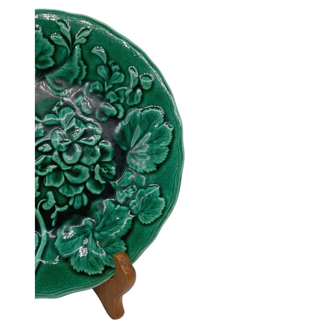 Victorian Circa 1880 Hope & Carter, English Majolica Green-Glazed Geranium Plate For Sale - Image 3 of 8
