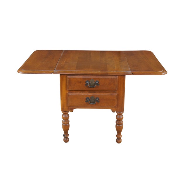 Vintage Ethan Allen Heirloom collection side accent table. Made of maple featuring Early American and Colonial styling...