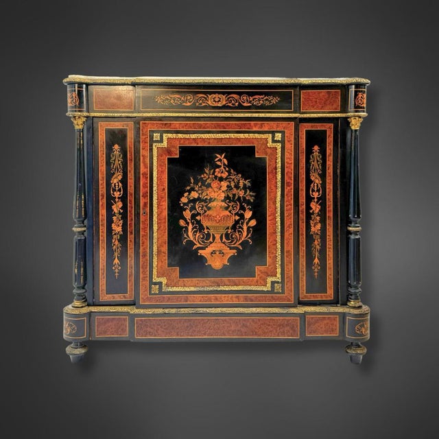 Antique Napoleon III sideboard - exquisite craftsmanship from the second half of the 19th century This magnificent...