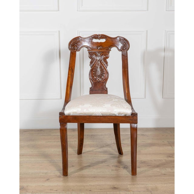 Brown Set of Four 19th-Century Lombard Gondola Chairs in Carved Walnut For Sale - Image 8 of 13