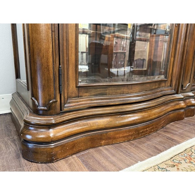 Late 20th Century Bombe Front China Display Cabinet For Sale - Image 12 of 14