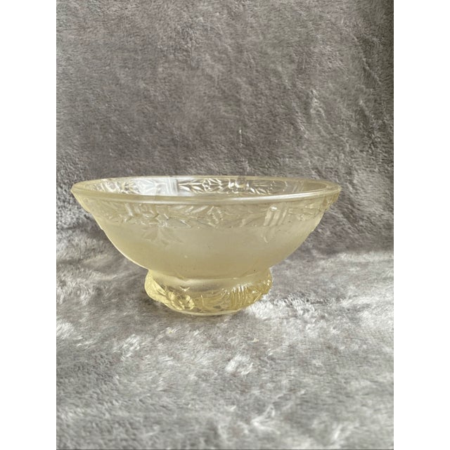 1.5” fitter 4.5” tall 6-1/4” diameter at the bottom Good condition Add a touch of timeless elegance to your home with this...