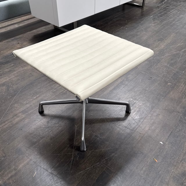 Mid-Century Modern Charles + Ray Eames for Herman Miller Eames Aluminum Group Management Ottoman For Sale - Image 3 of 12
