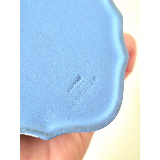 Vintage Neoclassical Blue Jasperware Jewelry Oval Lidded Trinket Box with Cherubs by Wedgwood, 1960s For Sale - Image 4 of 4