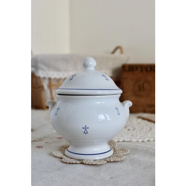 Vintage Pornic Candy Box with Handpainted Fleur De Lys Pattern, 1970s For Sale - Image 4 of 8