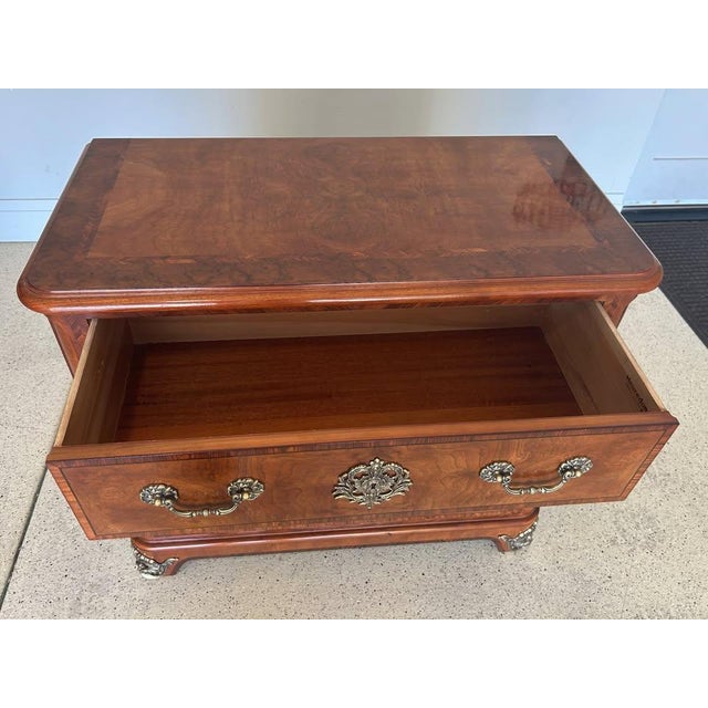 Henredon 1980s Set of 2 - Henredon Vintage Chest Dressers With Brass Hardware For Sale - Image 4 of 5