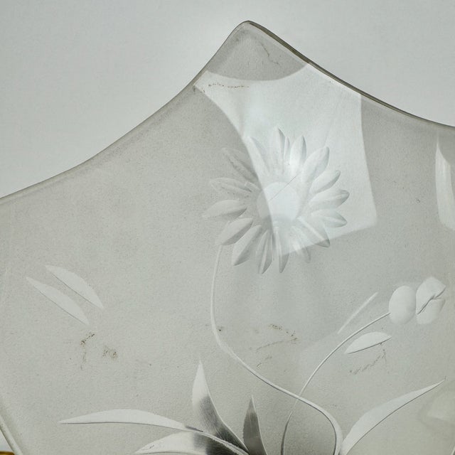 Small Italian Frosted Engraved Glass Bedside Lamps, 1940s, Set of 2 For Sale - Image 4 of 10