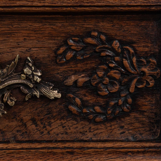 Early 19th Century 1820s French Louis XV Oak Chest of Drawers In Original Patina For Sale - Image 5 of 18