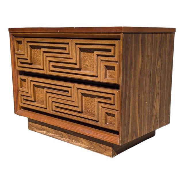 Bassett Mid-Century Carved Wood Two-Drawer Nightstand For Sale