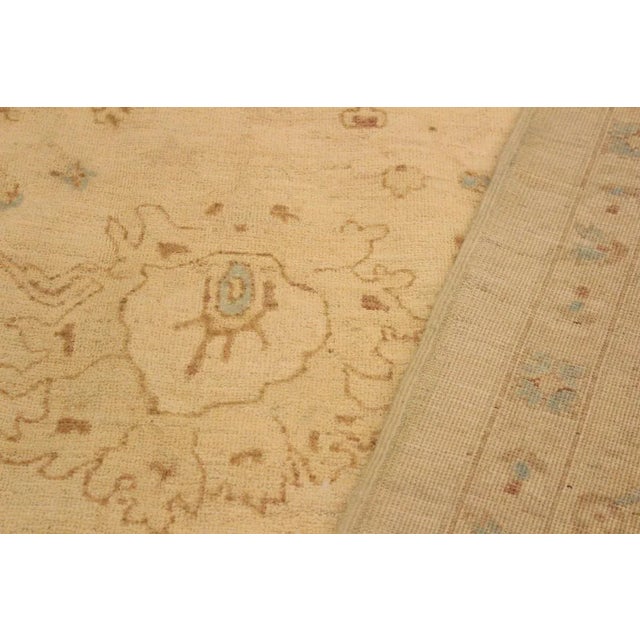 1980s Boho Chic Sun-Faded Lt. Tan/Tan Hand-Knotted Rug - 9'0 X 12'1 For Sale In New York - Image 6 of 8