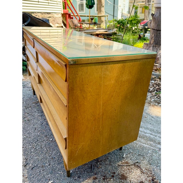 American of Martinsville 6 Drawer Dresser MCM Mid-Century Modern Dovetail Joinery Brass Legs and Accents and Glass Top For Sale In Boston - Image 6 of 12