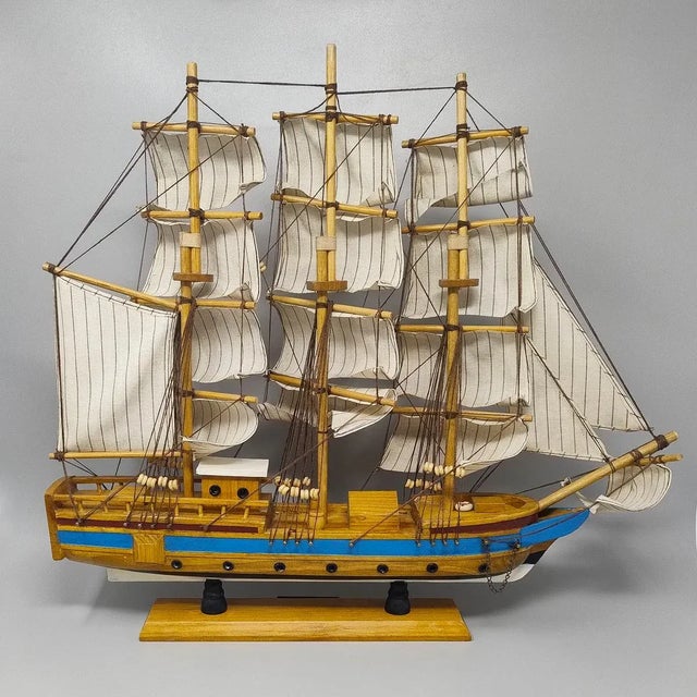 Mid-Century Modern Handmade HMS Endeavour Ship Model, England, 1970s For Sale - Image 3 of 8