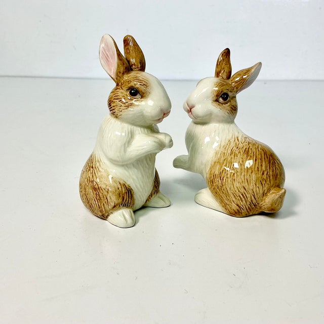 1980s 1980s Vintage Hollywood Regency Brown-Eyed Bunny Salt and Pepper Shakers - A Pair, Fitz & Floyd Easter For Sale - Image 5 of 15