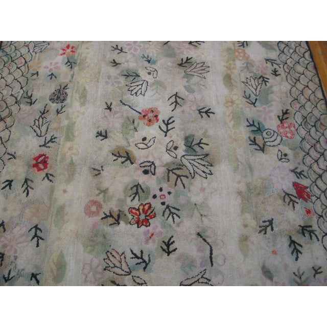 Early 20th Century 1920s Ivory Floral Folk Art American Hooked Rug Gallery Rug 6' X 12' Handknotted Wool Carpet For Sale - Image 5 of 6