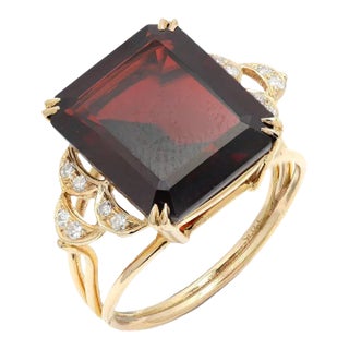 14k Solid Yellow Gold 10.7 Carat Garnet Ring Size 7 For Sale