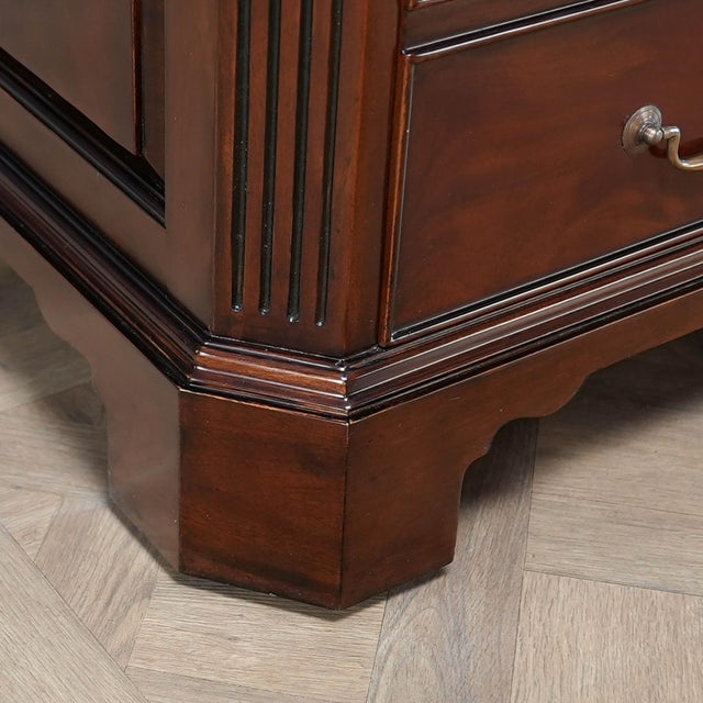 2020s Penhurst Mahogany Desk With Green Leather For Sale - Image 5 of 18
