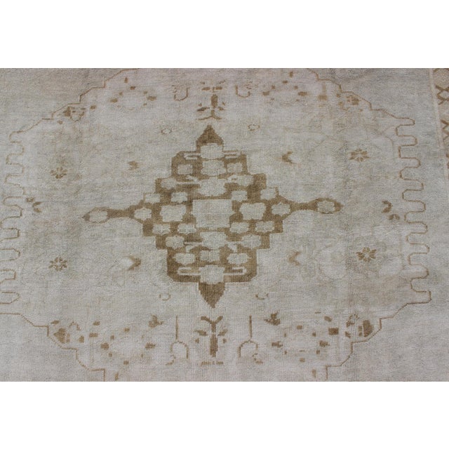 Textile Vintage Turkish Oushak Rug With Large Central Medallion in Neutral Tones For Sale - Image 7 of 8