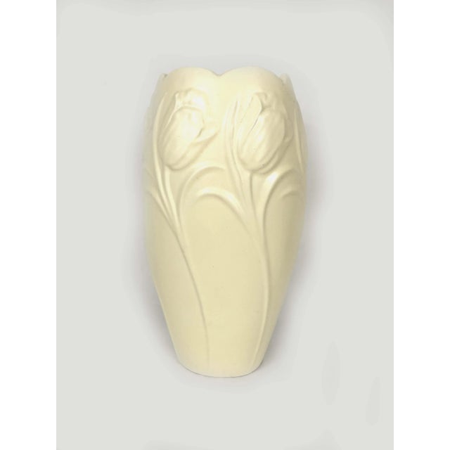 Ceramic 1990s Haeger Creamy White Scalloped Tulip Vase With Tags For Sale - Image 7 of 7