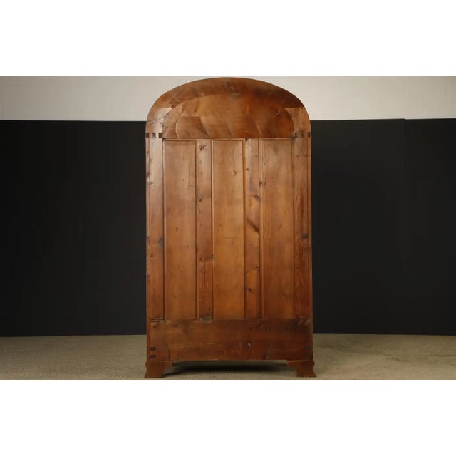 Monumental Art Deco Hollywood Regency Armoire in Blonde Quilted Wood, C 1930s For Sale In Los Angeles - Image 6 of 18