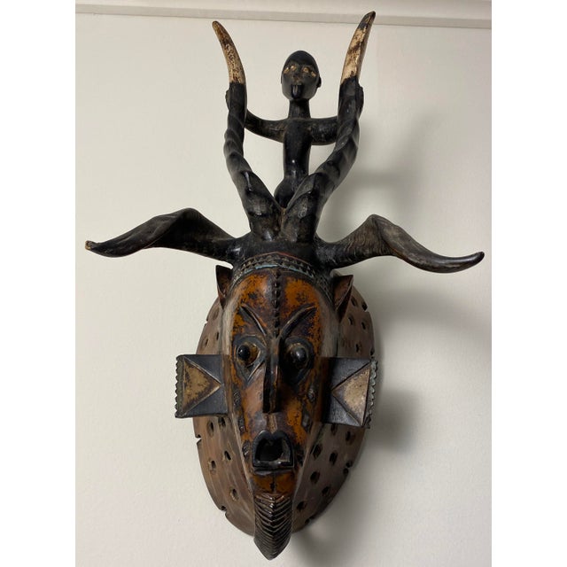 African Guro Style African Carved Wood Horned Antelope Mask With Figure, Côte D’Ivoire For Sale - Image 3 of 12