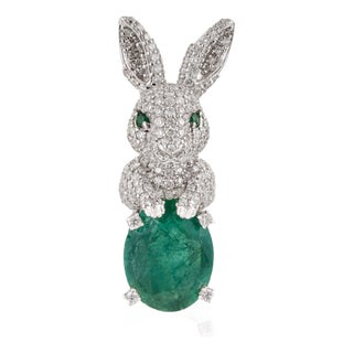 Bunny Brooch Pin With 3.08ct Emerald & 1.11ct Pave Diamonds in 14k White Gold For Sale