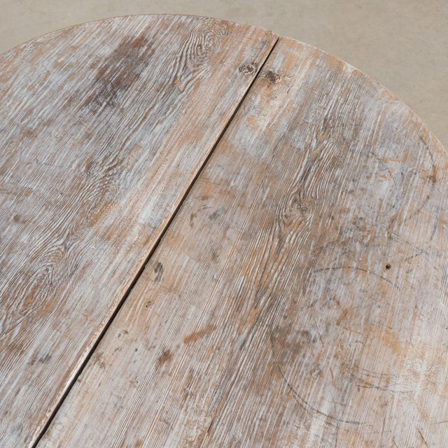 Early 19th Century Early 19th Century Swedish Painted Pine Drop Leaf Small Round Table For Sale - Image 5 of 14