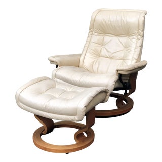 20th Century Scandinavian Modern Ekornes "Stressless" Recliner Lounge and Ottoman - 2 Pieces For Sale