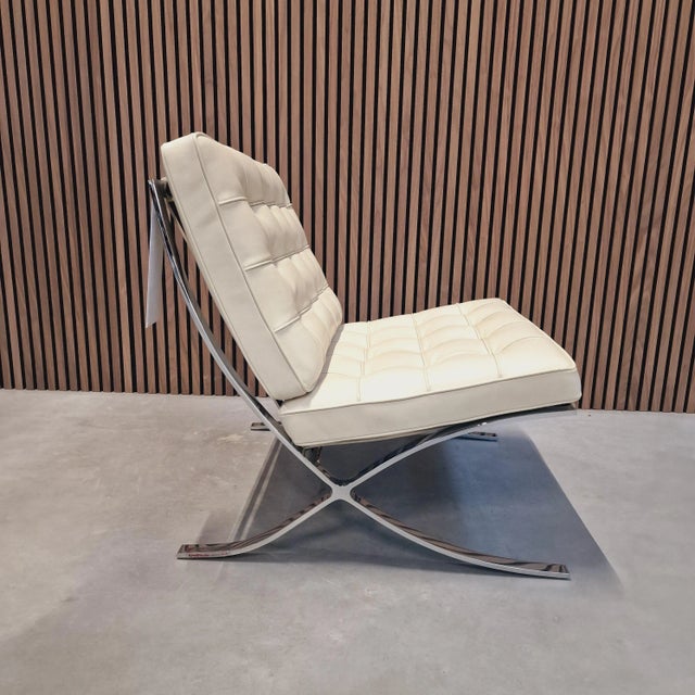 Barcelona Chair by Ludwig Mies van der Rohe for Knoll Inc. / Knoll International, in Flawless conditions. Designed 1920 to...