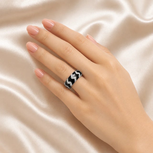 Art Deco Late 20th Century 18K White Gold Hidalgo Diamond Zigzag Enamel Wedding Band Ring, Size 6.5 For Sale - Image 3 of 3