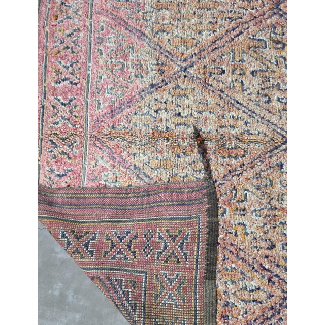Mid-Century Modern Pink Moroccan Beni M'Guild Wool Rug - 10.6 X 5.7 Ft For Sale - Image 3 of 6