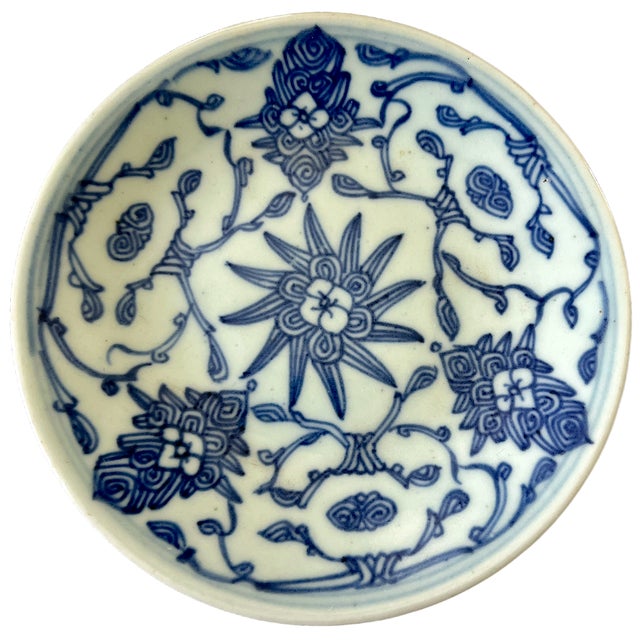Chinoiserie 19th Century Daoguang Era Chinese Blue & White Floral Porcelain Plates – Set of 3 For Sale - Image 3 of 8
