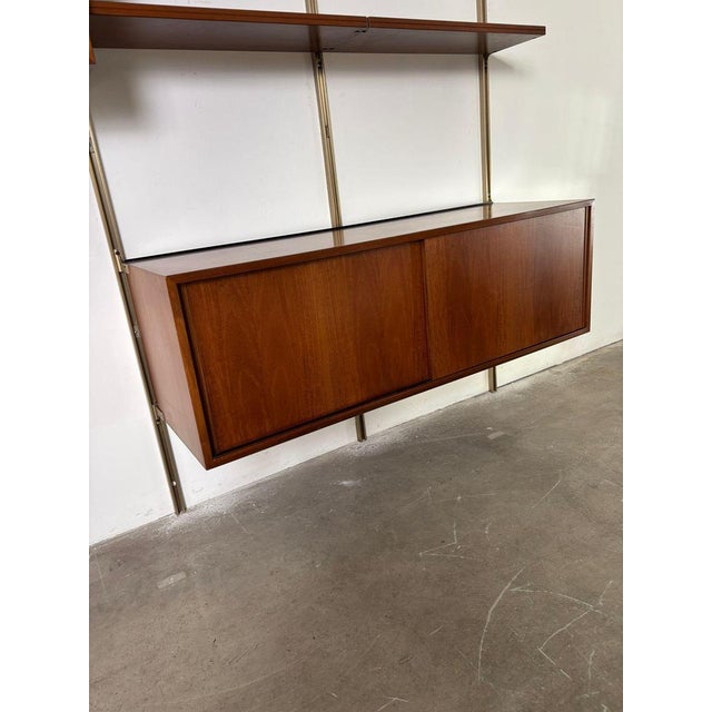 E22 Wall Bookcase in Iron and Wood attributed to Osvaldo Borsani for Tecno, Italy, 1960s For Sale - Image 6 of 10