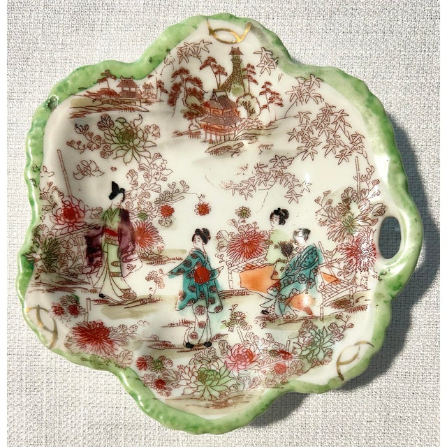 1920’s Antique Japanese Chinoiserie Hand Painted Traditional Geisha Girl & Pagoda Plates & Small Bowls - A 17 Piece Set For Sale In Naples, FL - Image 6 of 11
