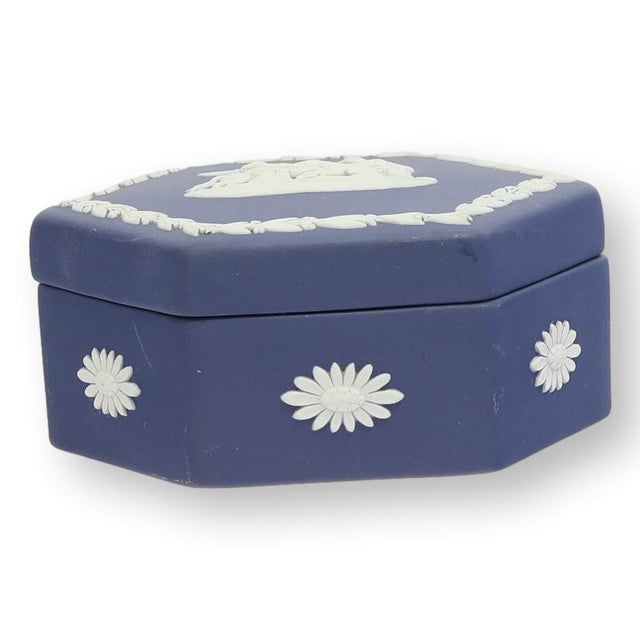 English Wedgwood Jasperware Trinket Box For Sale - Image 3 of 5