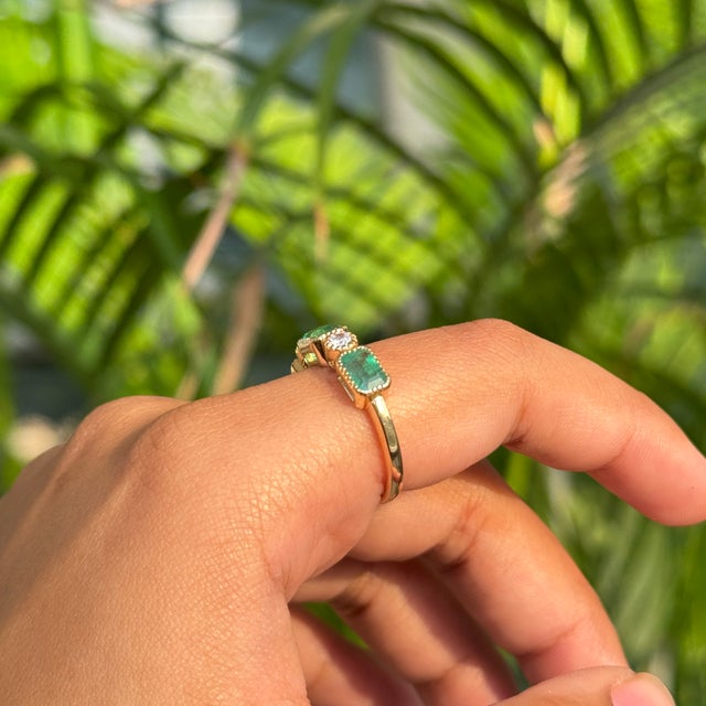 Pinion Bezel Set 2.07 Ct Zambian Emerald Three Stone Diamond Wedding Band Size 5 For Sale - Image 10 of 16