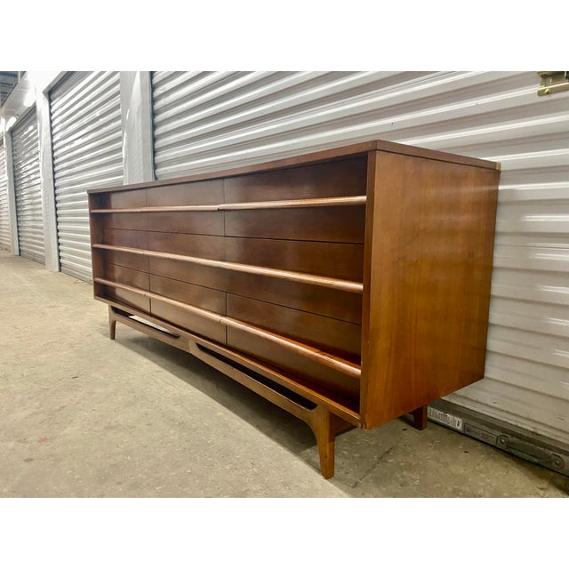 Mid-Century Modern 1970s Young Manufacturing Style Mid Century Lowboy Dresser . For Sale - Image 3 of 12