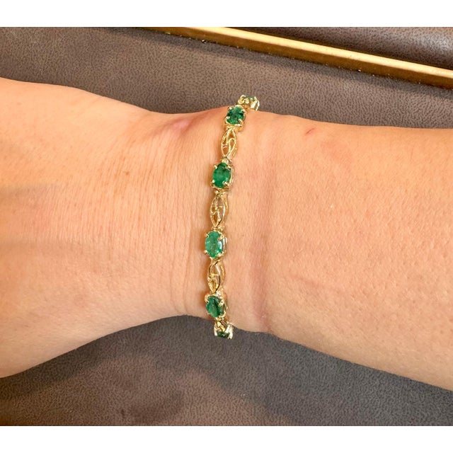 5.5 Ct Natural Emerald & Diamond Cocktail Tennis Bracelet 14 Karat Yellow Gold For Sale - Image 13 of 18