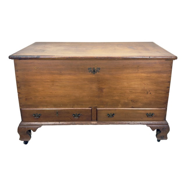 19th Century American Queen Anne Style Pine Blanket Chest Pennsylvania For Sale