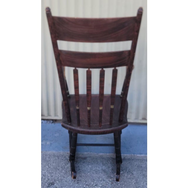 19thc Windsor Arrow Back Rocking Chair W/ Original Paint Decoration For Sale In Los Angeles - Image 6 of 7