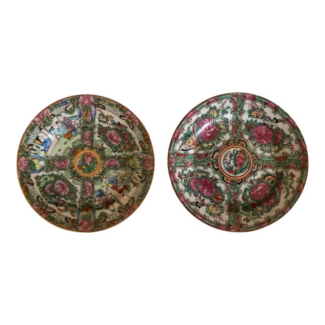 A Pair of Antique Chinese Famille Rose Medallion Plates For Sale