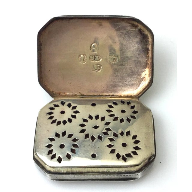 Early 19th Century Antique English Sterling Silver Vinaigrette, Birmingham, 1814 For Sale - Image 5 of 9