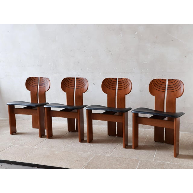 This set of 4 Africa chairs was designed by the Italian duo Afra and Tobia Scarpa. The chairs are part of the iconic...
