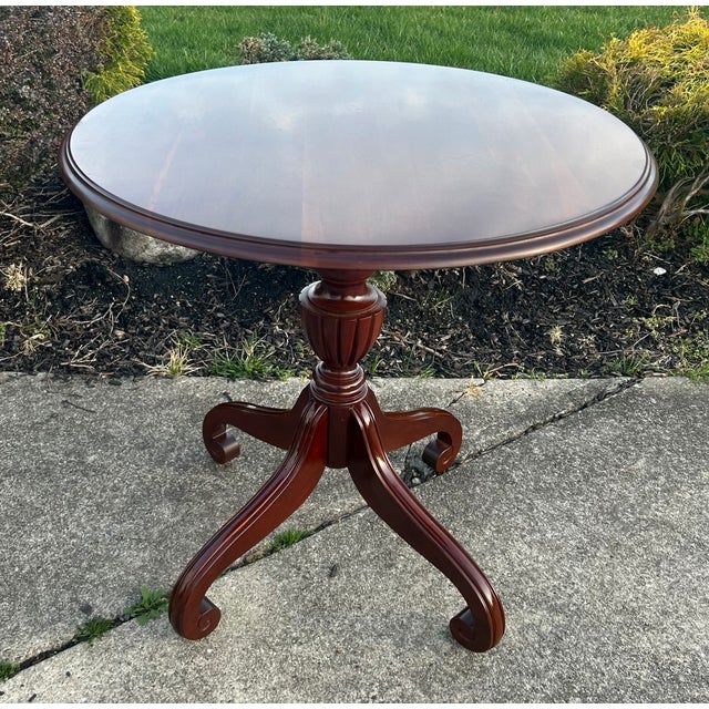 Traditional Vtg. Ethan Allen Georgian Style Pedestal End/Side/Center Table For Sale - Image 3 of 15