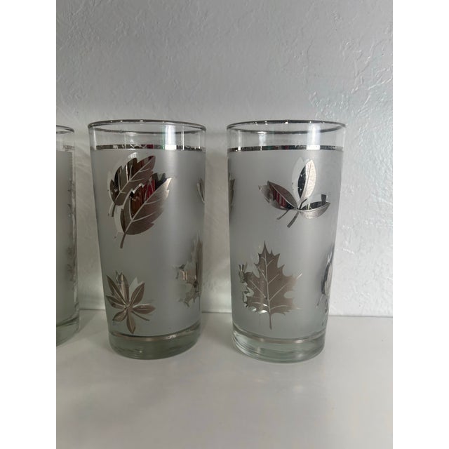 Silver 1960s Libbey Mid Century Modern Silver Foliage Pattern Set of 8 Glasses, Two Matching Ice Buckets & Stainless Glass Caddy For Sale - Image 8 of 12
