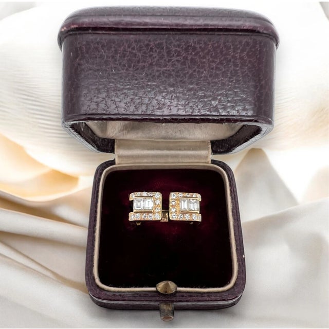 Contemporary 1980s Jean Vendôme Square Ring in Yellow Gold and Diamonds, Size 4.5 For Sale - Image 3 of 6