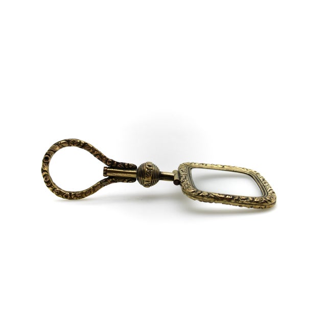 Traditional Mid 19th Century Georgian Pinchbeck Quizzing Glass With Floral Motif and Swivel Handle For Sale - Image 3 of 7