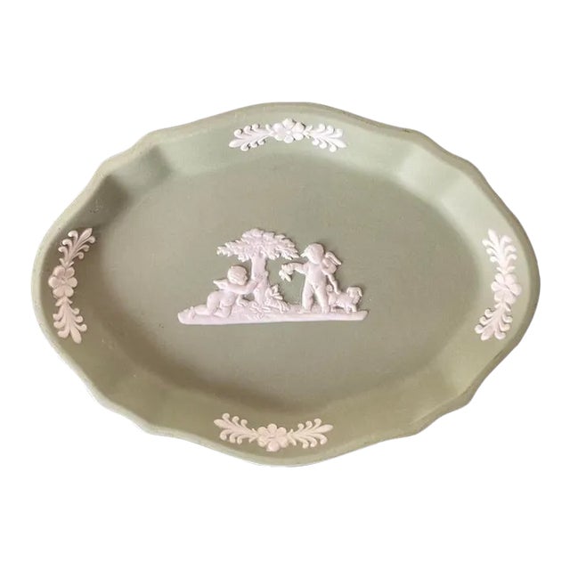 Mid 20th Century English Wedgwood Jasperware Sage Green Jewelry Dish With Neoclassical Cherub Design For Sale