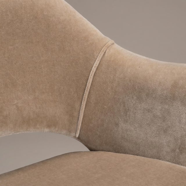 Wood Knoll Saarinen Executive Arm Dining Chairs in Sand Mohair, Walnut Legs For Sale - Image 7 of 9