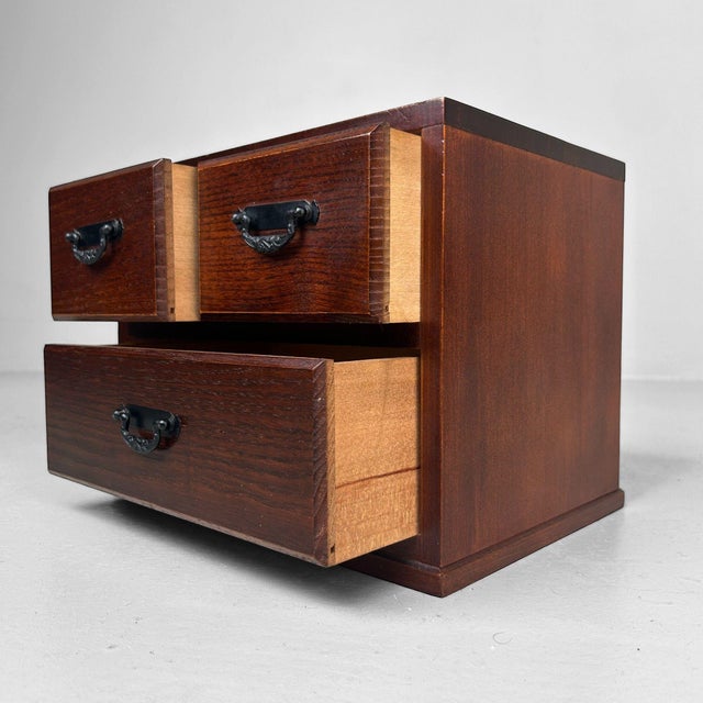 Small vintage Japanese chest of drawers from the 1970s. Dimensions: height 22 cm, width 28 cm, depth 20 cm This compact...