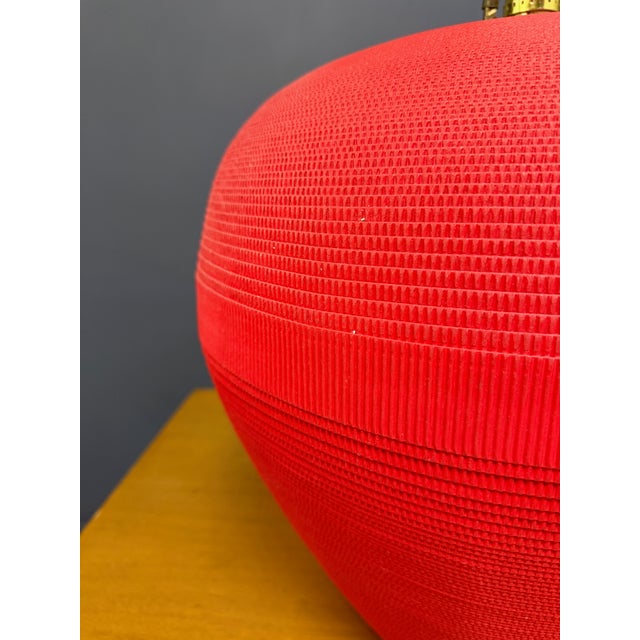 Flute of Chicago Postmodern Corrugated Cardboard Table Lamp in Red, 1980s For Sale - Image 9 of 9